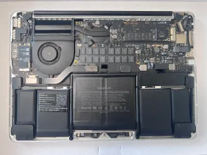 MacBookPro A1502基板修理、バッテリ交換