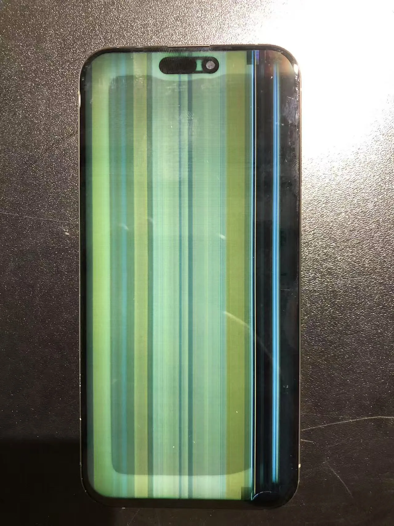 iPhone15Promax液晶割れ、画面割れ