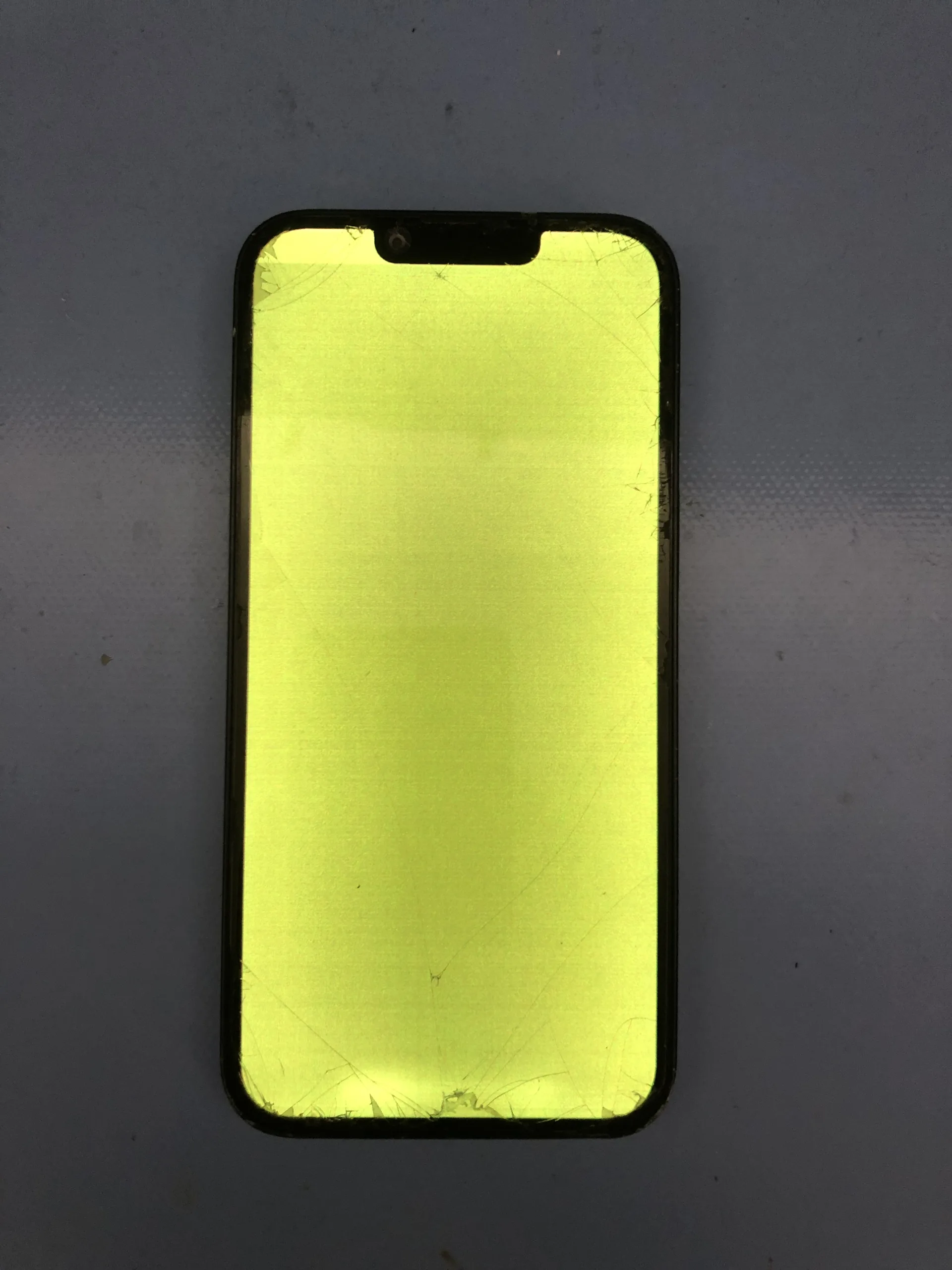 iPhone13の画面交換修理